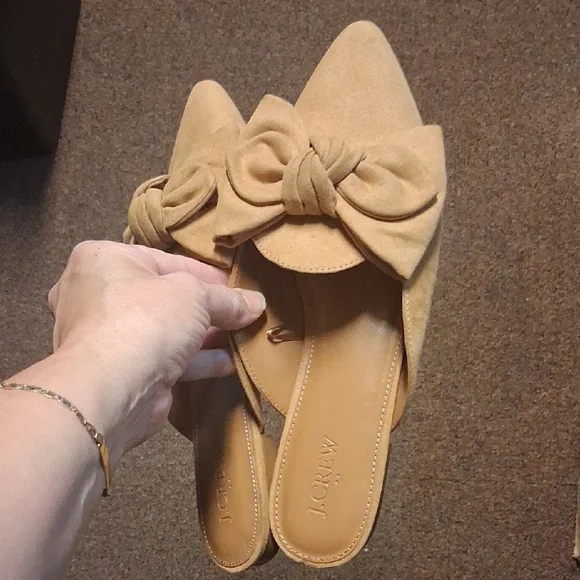 J.Crew Slip On Pointed Toe Shoes Bow Accent Tan Brown 8 - Picture 2 of 5